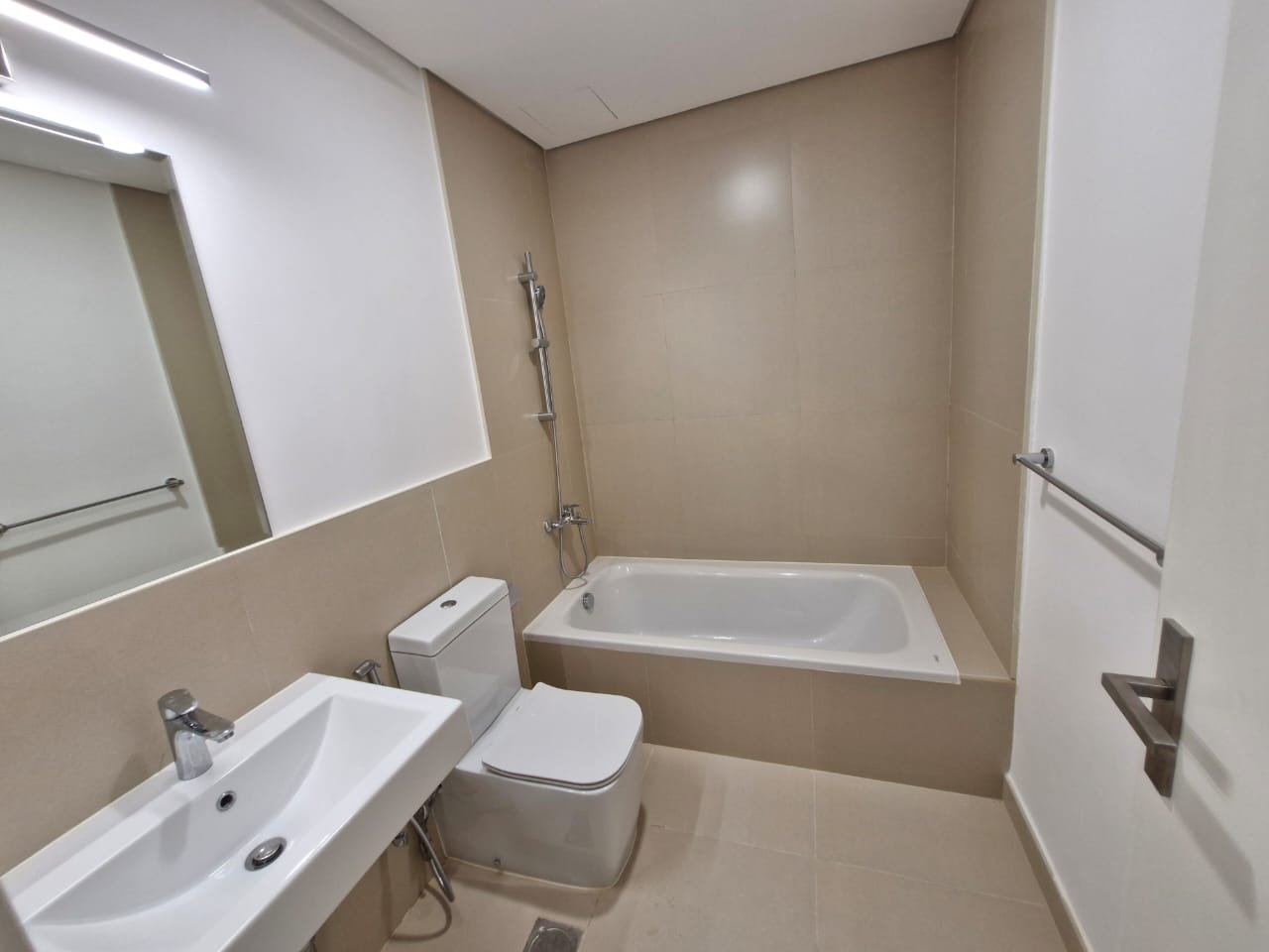 🏡 *Luxury Villa in Sedra – Roshn* ✨ 300 m² Modern Villa | Elegance Meets Functionality